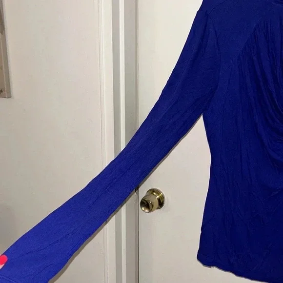 😍Guess women’s blouse size large - Picture 3 of 6